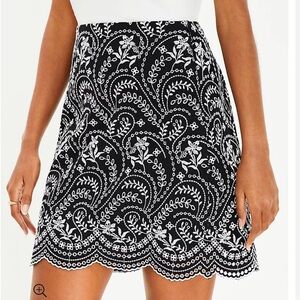 NWT. Loft size 0 petite embroidered scalloped hem mini skirt